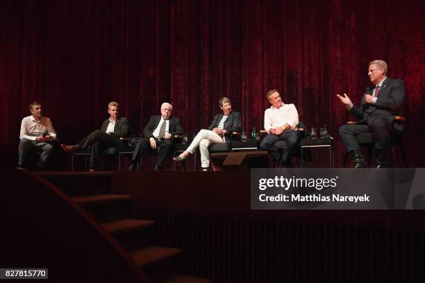 Moderator Dirk Steffens, WWF Representative Eberhard Brandes, Former Ambassador to Germany John Kornblum, Federal Minister of the Environment Barbara...