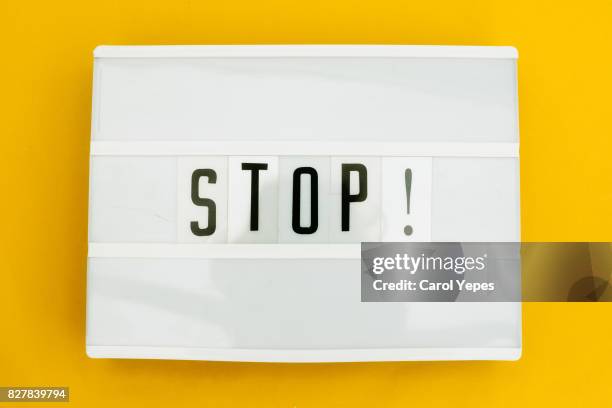 lightbox with " stop" message on yellow background - lightbox 個照片及圖片檔