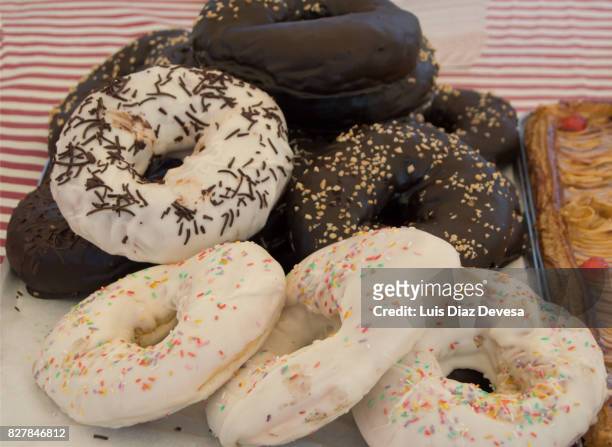 doughnuts - cream cake stock pictures, royalty-free photos & images