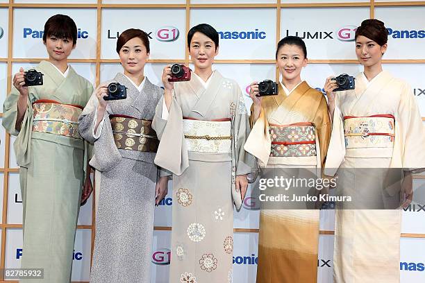 Japanese actresses Kanako Higuchi and Kahori Torii introduce Matsushita Electric Industrial Co., Ltd's world's smallest new single-lens reflex camera...