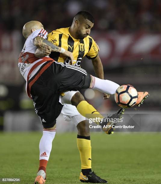 Paraguay's Guarani forward Cristian Chavez vies for the ball with Argentina's River Plate defender Javier Pinola during their Copa Libertadores 2017...
