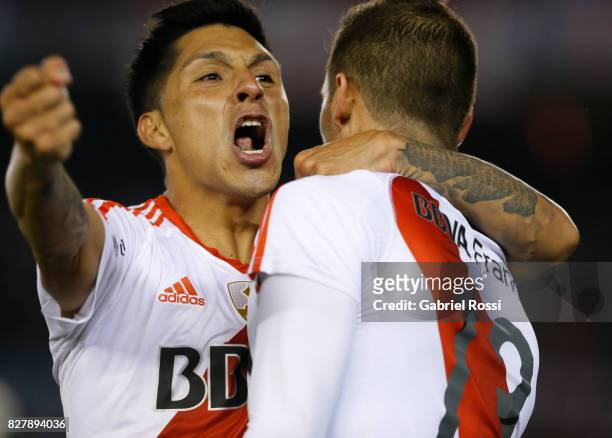 Lucas Alario of River Plate celebrates with teammate Enzo Perez after scoring the first goal of his team during a second leg match between River...