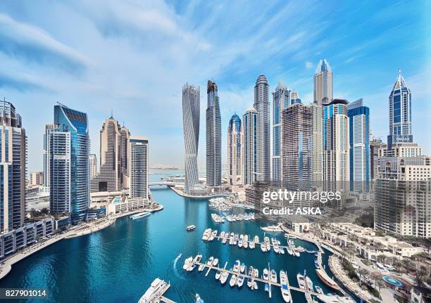 dubai marina-skyline der stadt in den vereinigten arabischen emiraten - dubai travel stock-fotos und bilder