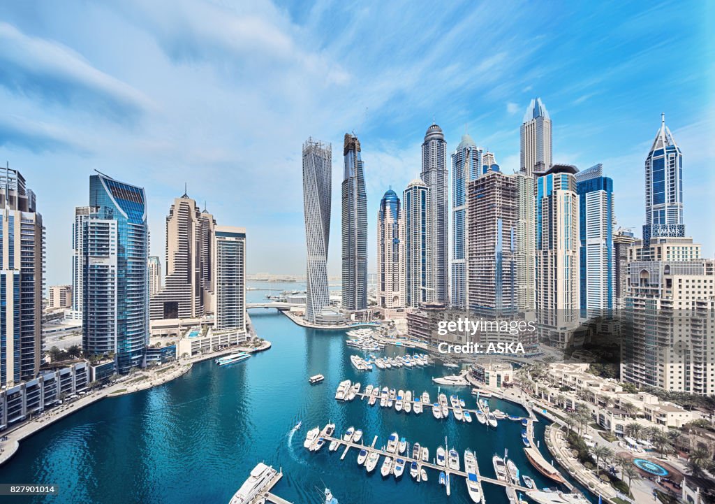 De Skyline van Dubai Marina City in de Verenigde Arabische Emiraten