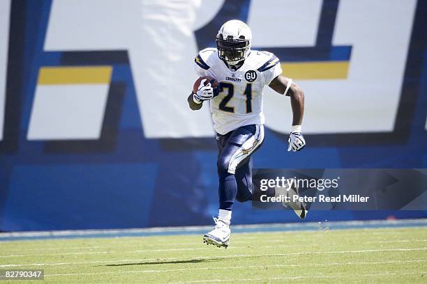 San Diego Chargers LaDainian Tomlinson in action, rushing vs Carolina Panthers. San Diego, CA 9/7/2008 CREDIT: Peter Read Miller