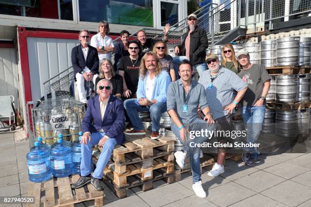 John Helliwell, Janosch Brody, Mark Hart, Nick van Eede, Chris Thompson, Bobby Kimball, Charly Horvath, Mike Stern, Leslie Mandoki, Julia Mandoki,...