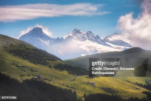 a viewpoint at murren from the cable car before high up to schilthorn - swiss alps fotografías e imágenes de stock