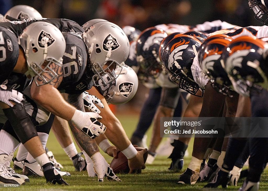 Denver Broncos v Oakland Raiders