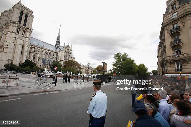 Catholics wait for Pope Benedict XVI arrival at the iconic Notre Dame cathedral during an evening service, on September 12, 2008 in Paris, France....