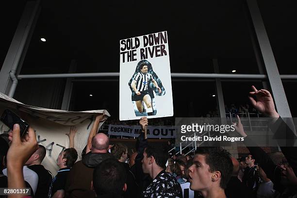 Pro Kevin Keegan supporters demonstrate prior to the Barclays Premier League match between Newcastle United and Hull City at St. James's Park on...