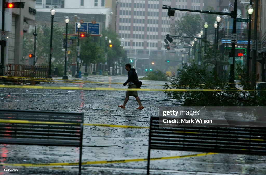 Hurricane Ike Makes Landfall On Texas Coast