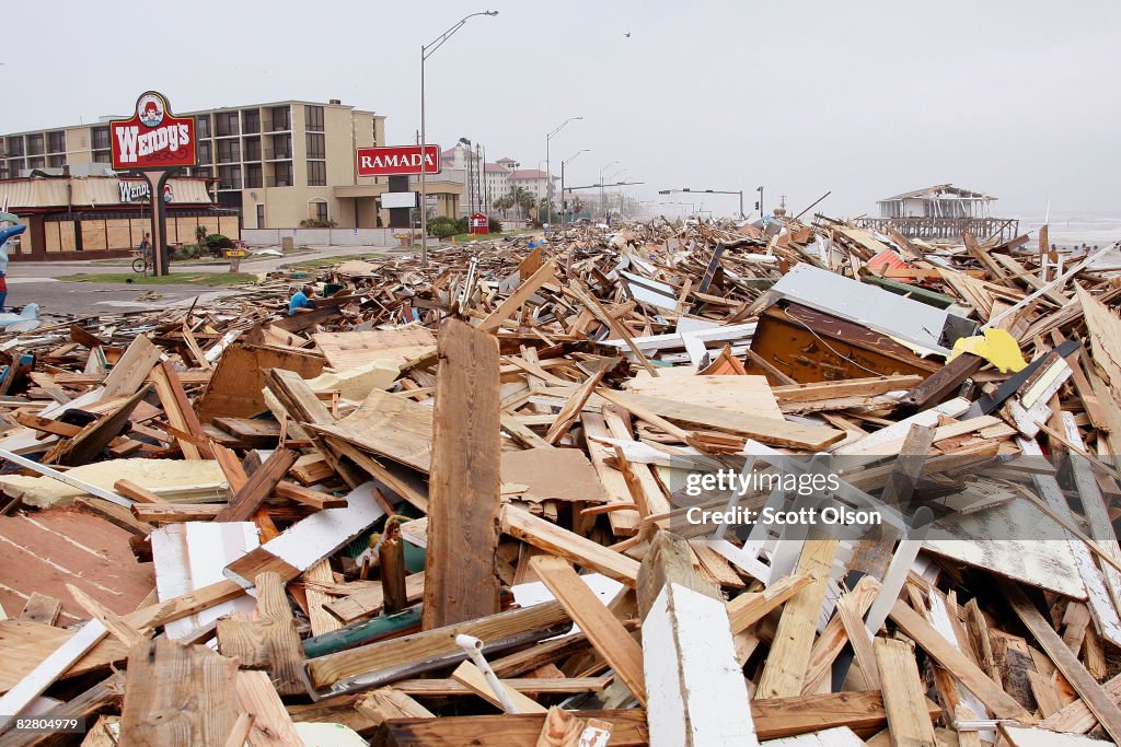 Hurricane Ike Makes Landfall On Texas Coast