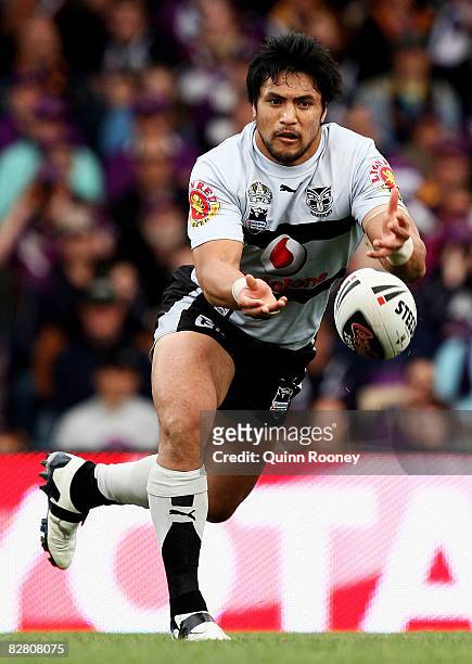 Jeremy Ropati of the Warriors passes the ball during the fourth NRL qualifying final match between the Melbourne Storm and the Warriors at Olympic...
