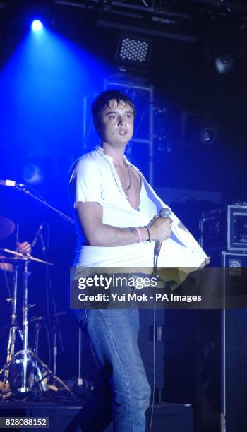 Pete Doherty and Babyshambles perform on the NME and Radio 1 Stage at the Reading Festival Saturday 27 August 2005. PRESS ASSOCIATION Photo. Photo...