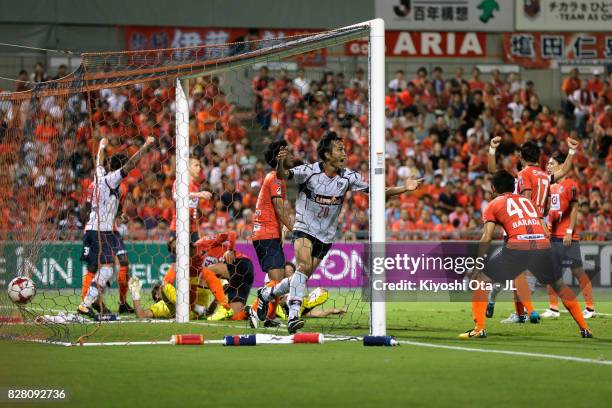 Ryoichi Maeda of FC Tokyo celebrates scoring the opening goal during the J.League J1 match between Omiya Ardija and FC Tokyo at NACK 5 Stadium Omiya...