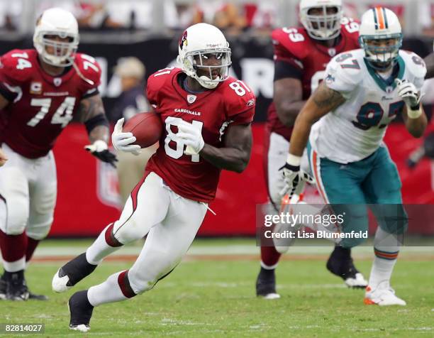 Anquan Boldin of the Arizona Cardinals carries the ball against the Miami Dolphins at University of Phoenix Stadium on September 14, 2008 in...