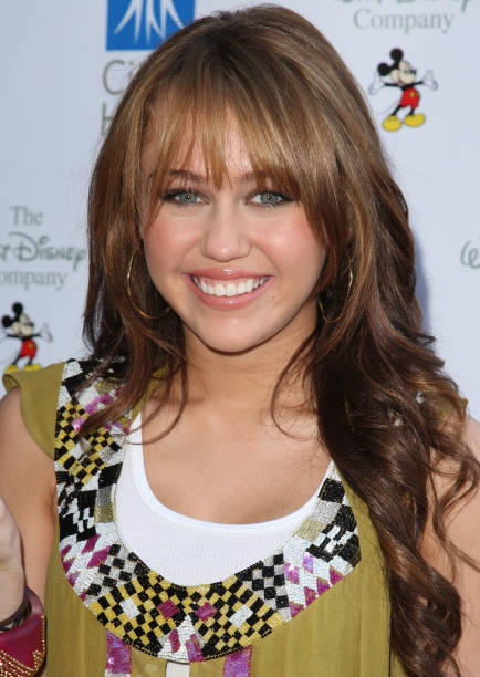 Actress/singer Miley Cyrus arrives to the City of Hope benefit concert at the Gibson Amphitheater on September 14, 2008 in Universal City,...