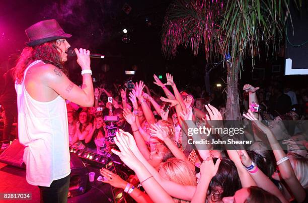 Ciesco Rapper 289 Cisco Singer Stock Photos, High-Res Pictures, and Images - Getty Images