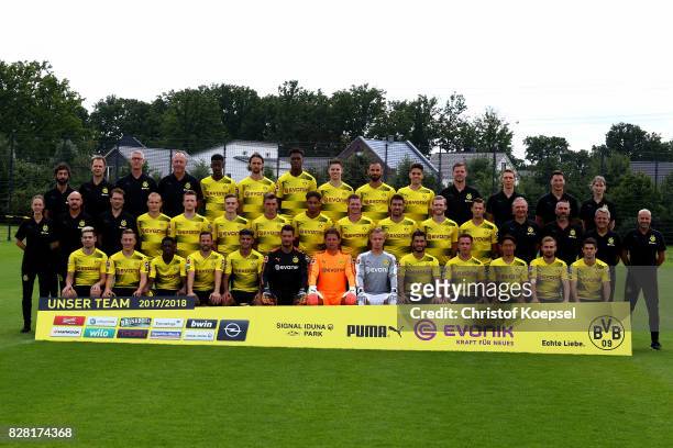 The upper row starts with Doctor Markus Braun, physiotherapist Olaf Wehmer, kit manager Frank Graefen, Alexander Isak, Neven Subotic, Dan-Axel...