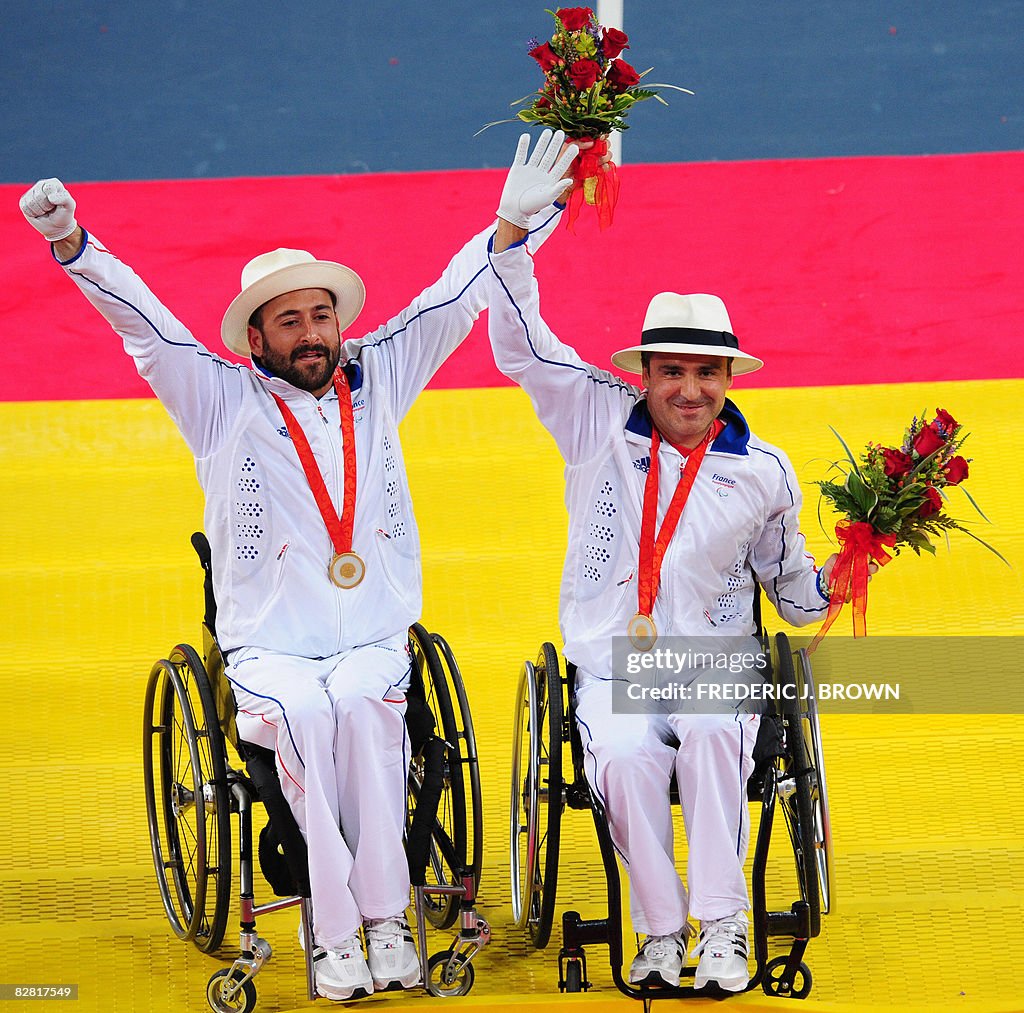 Michael Jeremiasz (L) and Stephane Houde