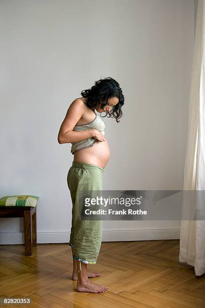 pregnancy - pregnant women stock-fotos und bilder