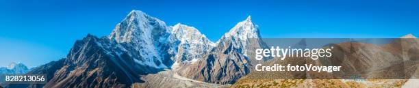 everest base camp trail himalaya mountain peaks panorama khumbu nepal - gokyo valley stock pictures, royalty-free photos & images