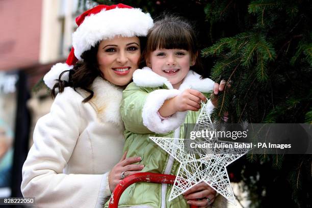 Sky Ireland TV presenter Grainne Seoige with Kate McDonald hangs a star on the Christmas Tree at Grafton Street, Dublin, Tuesday November 15, 2005....