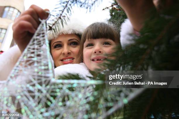 Sky Ireland TV presenter Grainne Seoige with Kate McDonald hangs a star on the Christmas Tree at Grafton Street, Dublin, Tuesday November 15, 2005....