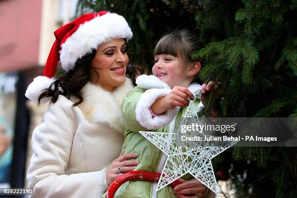 Picture shows Sky Ireland Tv Presenter Grainne Seoige with little Kate Mc Donald hanging a star on the Christmas Tree at the top of Grafton St....