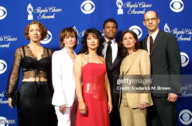 Actors Alex Kingston, Laura Innes, Ming-Na, Sharif Atkins, Maura Tierney and Anthony Edwards pose during the 28th Annual People's Choice Awards at...