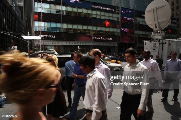 People walk past the Lehman Brothers building September 15, 2008 in New York City. Lehman Brothers filed a Chapter 11 bankruptcy petition in U.S....