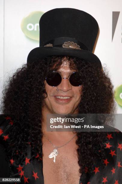 Slash 2005 90 Backstage At Uk Music Hall Of Fame 2005 Stock Photos, High-Res ...