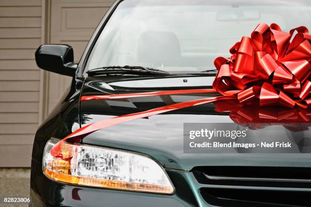 4.400 Auto Geschenk Bilder und Fotos - Getty Images