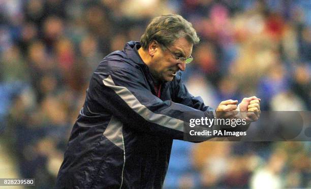 Sheffield United manager Neil Warnock vents his frustration as his team go 2-0 down against Leicester City during the Coca-Cola Championship match at...