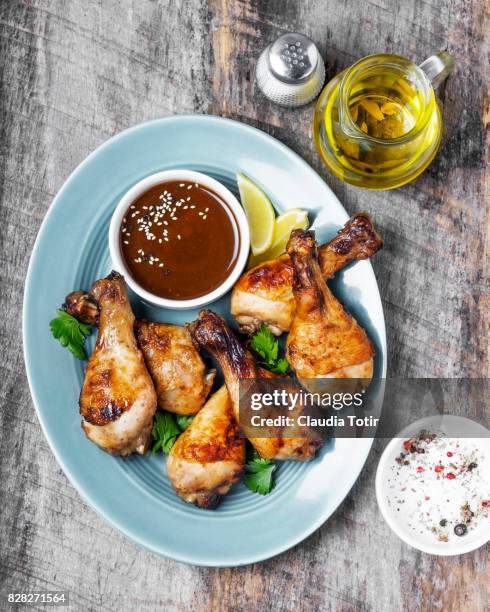 roasted chicken legs - salt and pepper shaker overhead stock pictures, royalty-free photos & images