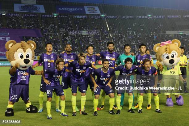 Sanfrecce Hiroshima players line up for the team photos prior to the J.League J1 match between Sanfrecce Hiroshima and Gamba Osaka at Edion Stadium...