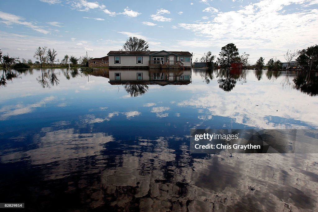 Hurricane Ike Makes Landfall On Texas Coast