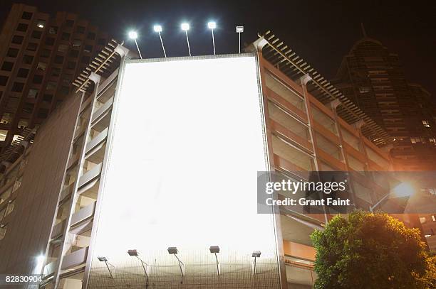 empty/blank advertising space lighted - billboard night photos et images de collection