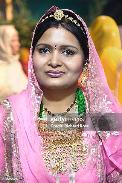 portrait of an indian woman at an indian wedding - indian bridal makeup stock pictures, royalty-free photos & images