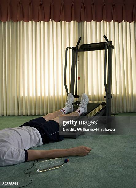 man collapsed on treadmill - treadmill accident stock pictures, royalty-free photos & images
