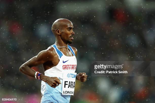 Mohamed Farah of Great Britain competes in the Men's 5000 Metres heats during day six of the 16th IAAF World Athletics Championships London 2017 at...