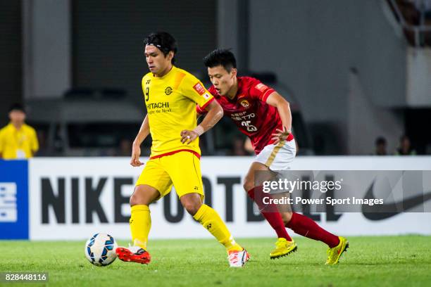 Kashiwa Reysol forward Kudo Masato fights for the ball with Guangzhou Evergrande midfielder Zou Zheng during the Guangzhou Evergrande vs Kashiwa...