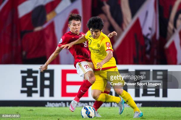 Kashiwa Reysol defender Kim Changsoo fights for the ball with Guangzhou Evergrande midfielder Yu Hanchao during the Guangzhou Evergrande vs Kashiwa...