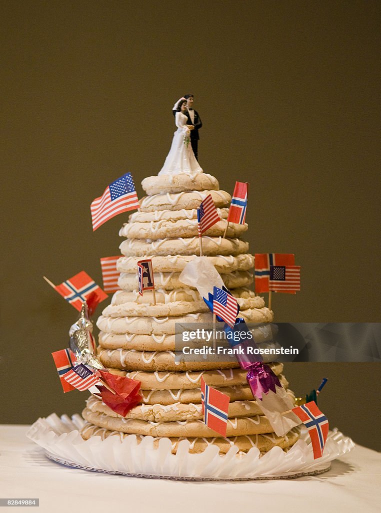 https://media.gettyimages.com/id/82849884/photo/kransekake-norwegian-wedding-cake.jpg?s=1024x1024&w=gi&k=20&c=BBB3x3BwlLS1vuDadkehLWQklesVCQJY5HmgB2WWMxE=
