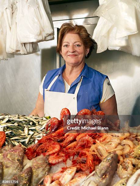 woman works at fish stall - female fish seller stock pictures, royalty-free photos & images
