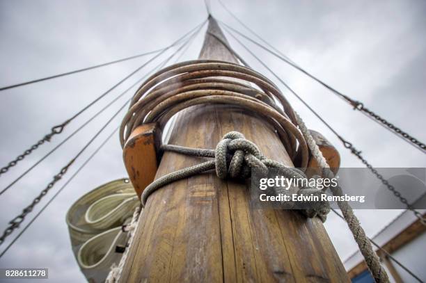 mast - skipjack stock pictures, royalty-free photos & images