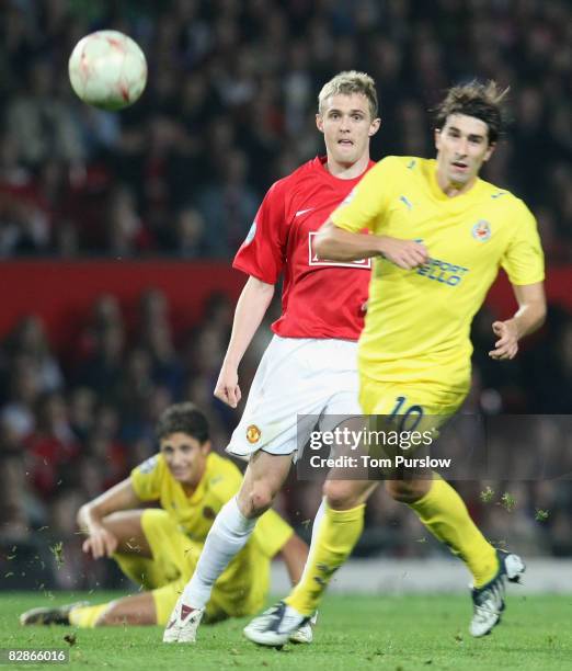 Darren Fletcher of Manchester United clashes with Cani of Villarreal during the UEFA Champions League match between Manchester United and Villarreal...