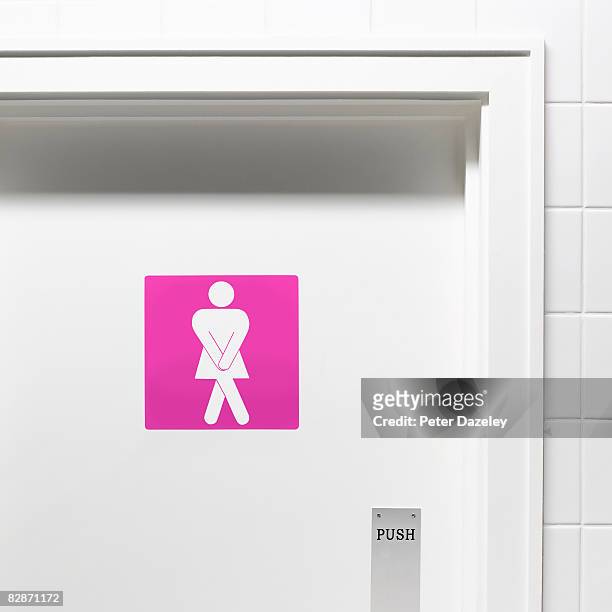 desperate lady toilet door sign - bathroom sign foto e immagini stock