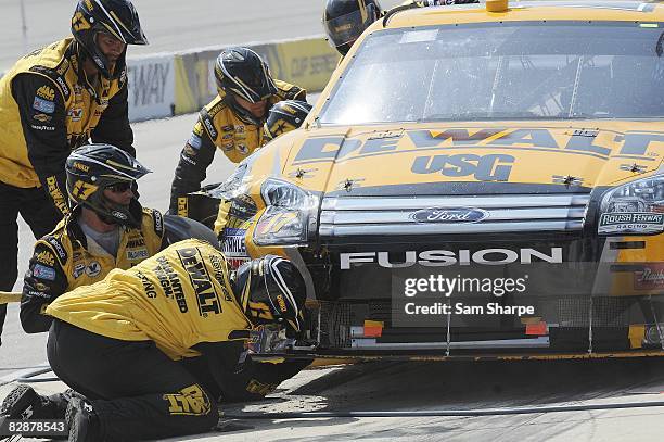 Chevy Rock & Roll 400: View of crew members of Matt Kenseth fixing fender after crash during pit stop at Richmond International Raceway. Richmond, VA...