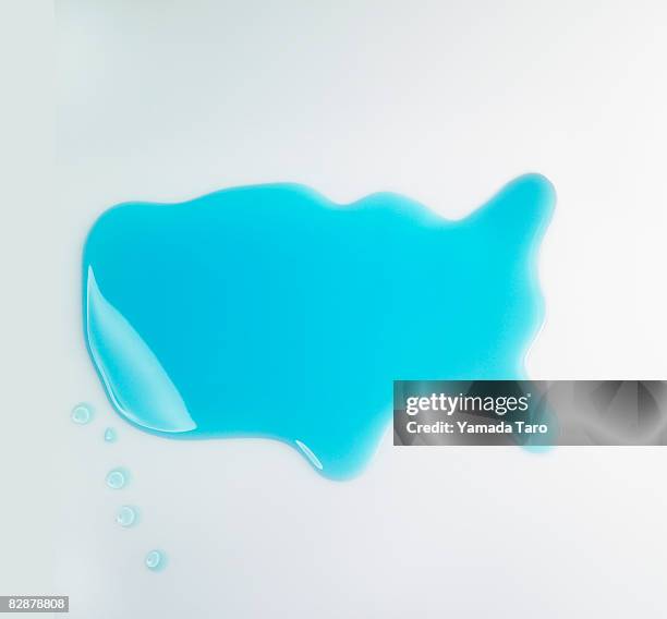 puddle in the shape of united states - water puddle stock pictures, royalty-free photos & images